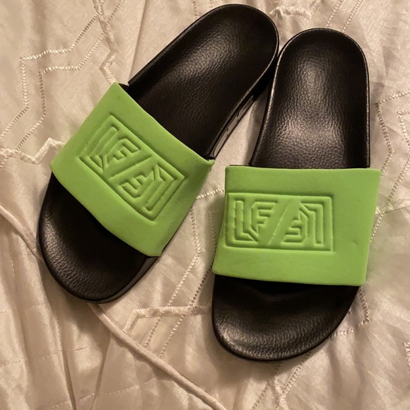 LF the brand sweatsuit w. Matching slides - Picture 6 of 7